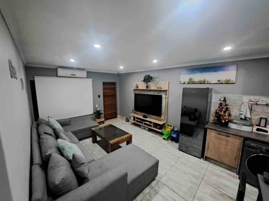 Meyerton Entire 2 Bedroom House With Jacuzzi And Pool! מראה חיצוני תמונה